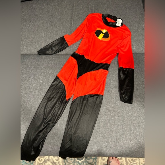 Costume - Picture 2 of 4